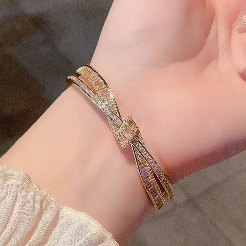 Aurelia Twist Cuff – Gold Sculpted Bracelet (Small Wrist Fit)